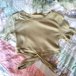 MusesOnly Yoga top with Criss-cross at waist 👌